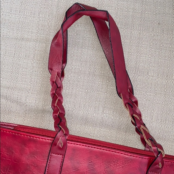 Red bag - Picture 2 of 3